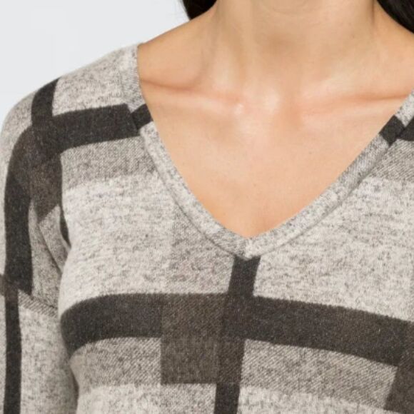 BOBEAU Jesserina V-Neck Knit Top - Picture 4 of 5